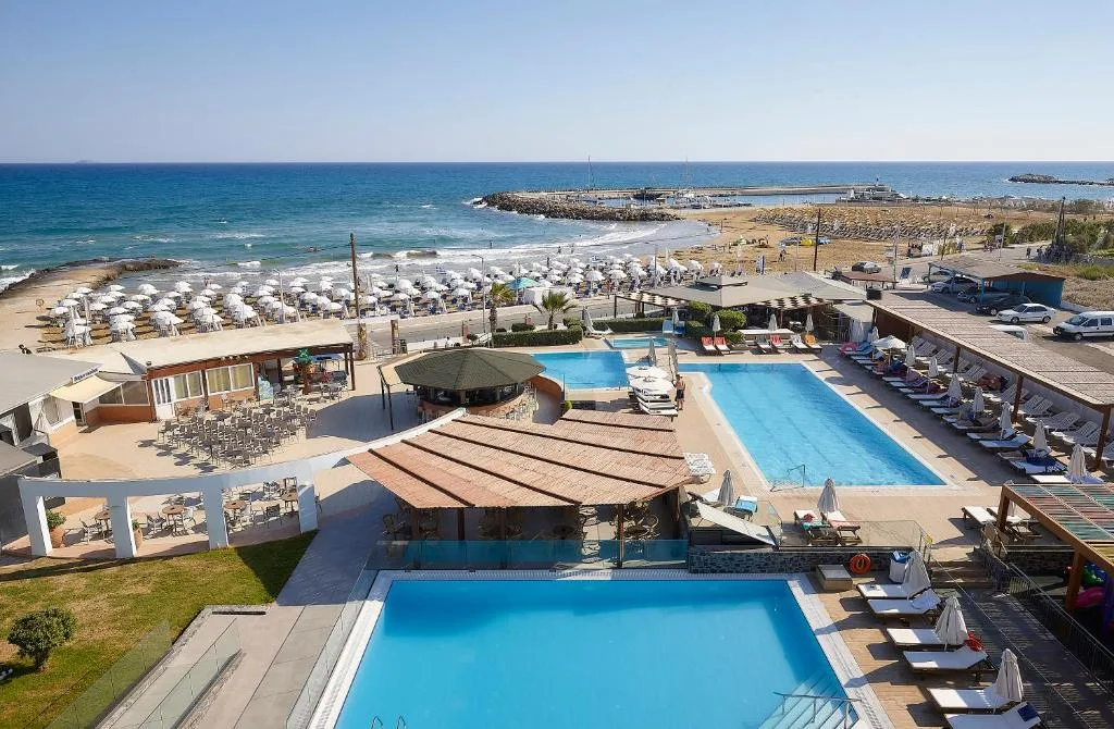Astir Beach Hotel: another view