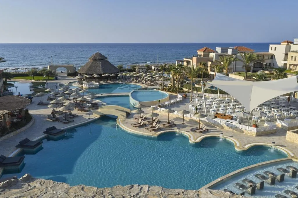Atlantica Caldera Palace: another view