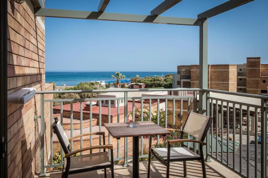 Bella Beach Hotel: another view