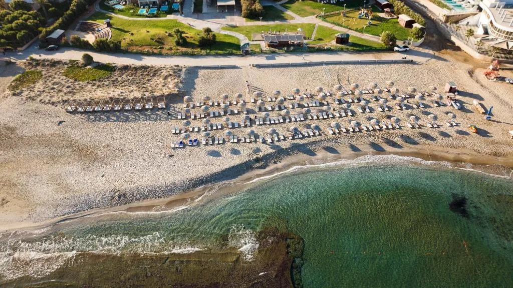 Bella Beach Hotel: another view