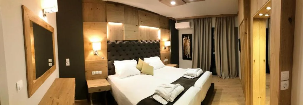 Elmi Beach Hotel & Suites: another view