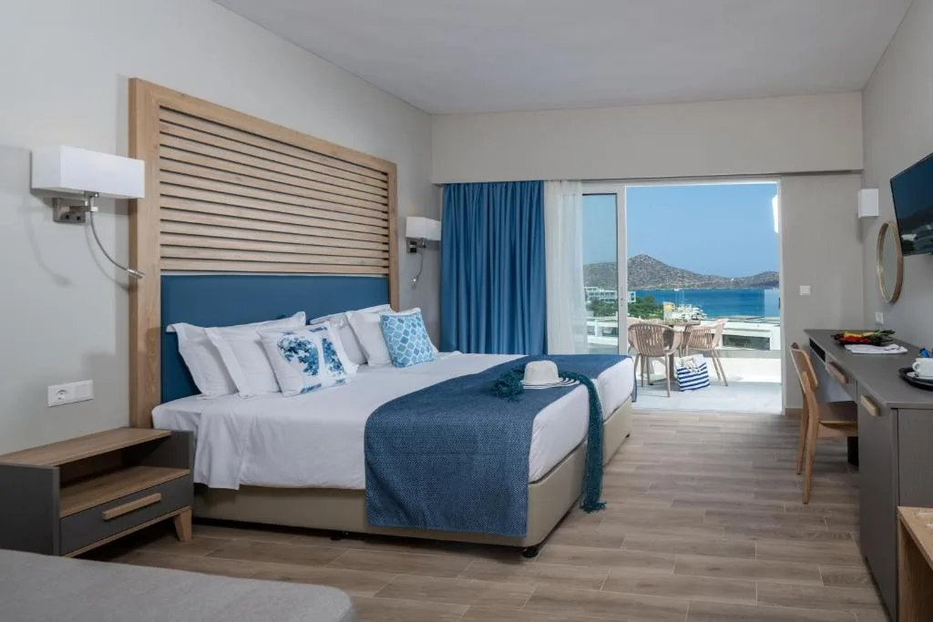 Elounda Breeze Resort: another view