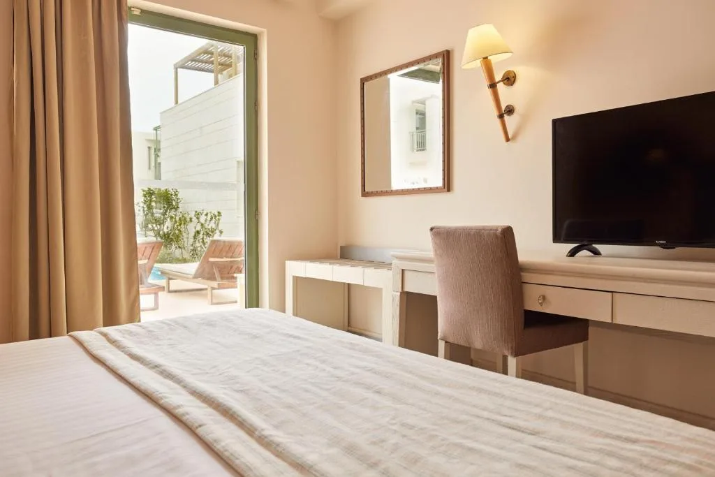 Giannoulis Grand Bay Beach Resort: another view