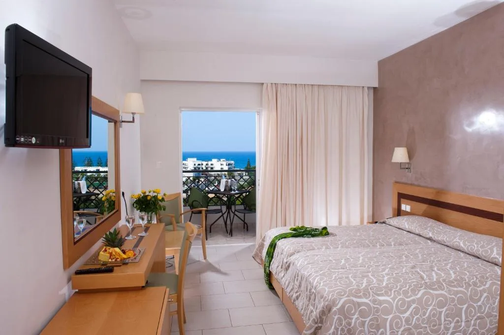 Grand Hotel Holiday Resort: another view