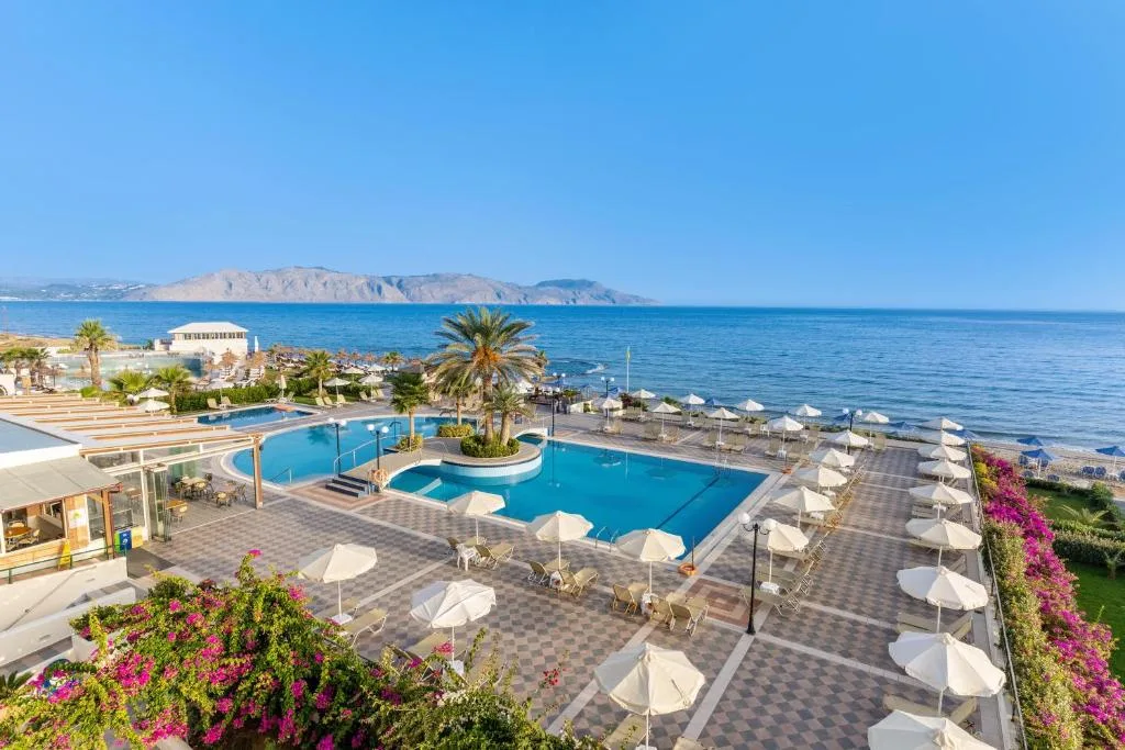 Hydramis Palace Beach Resort: another view