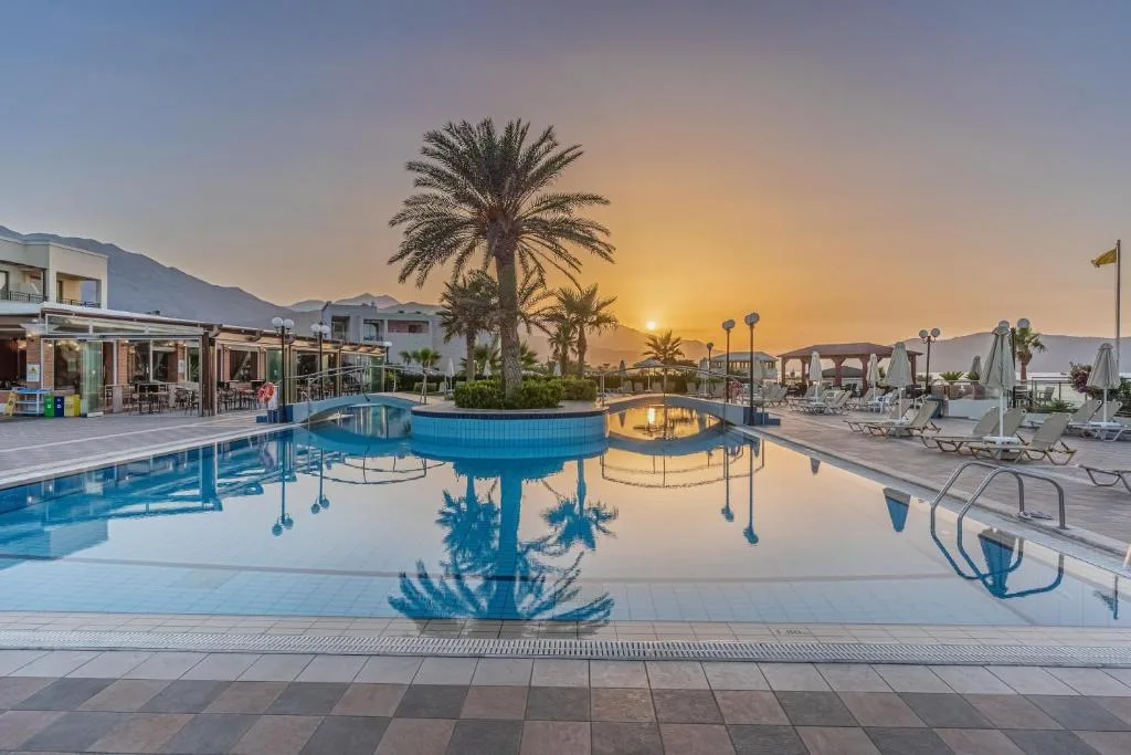Hydramis Palace Beach Resort: another view