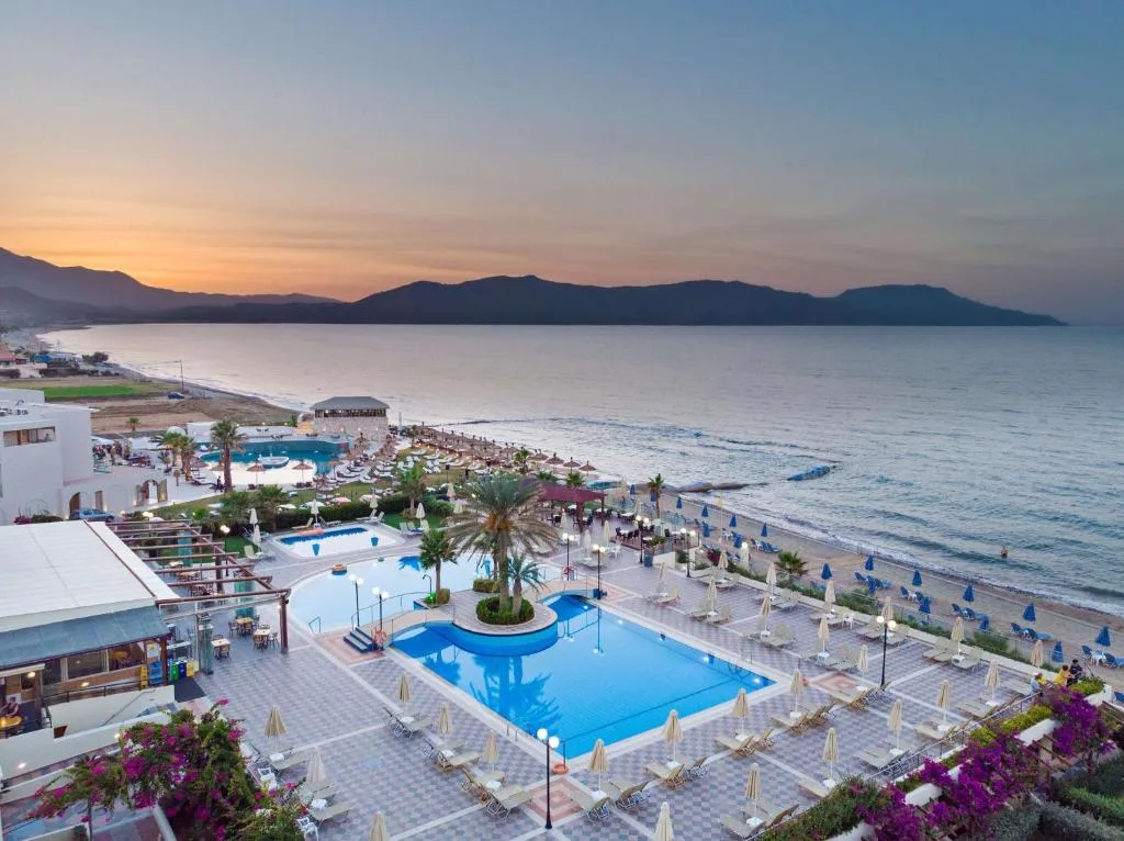 Hydramis Palace Beach Resort: another view