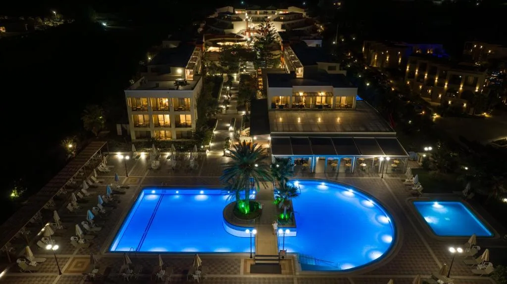 Hydramis Palace Beach Resort: another view