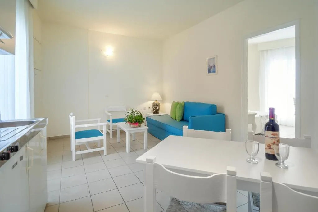 Mare Hotel Apartments: another view