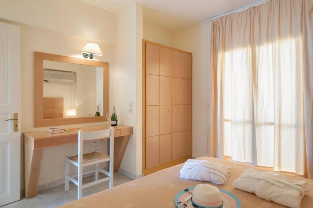 Mare Hotel Apartments: another view