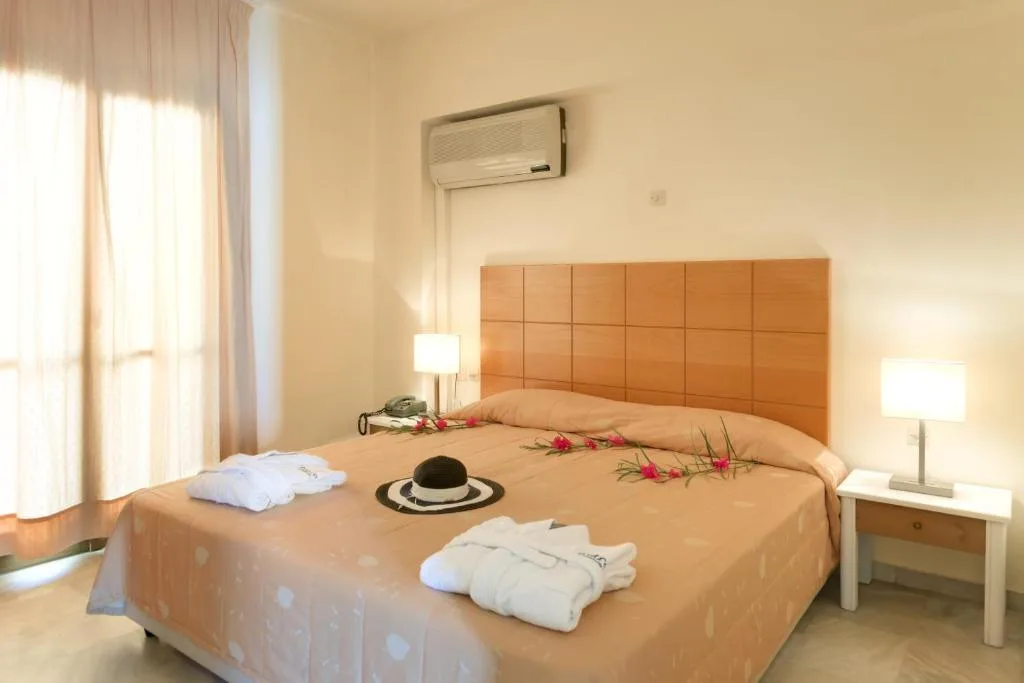 Mare Hotel Apartments: another view