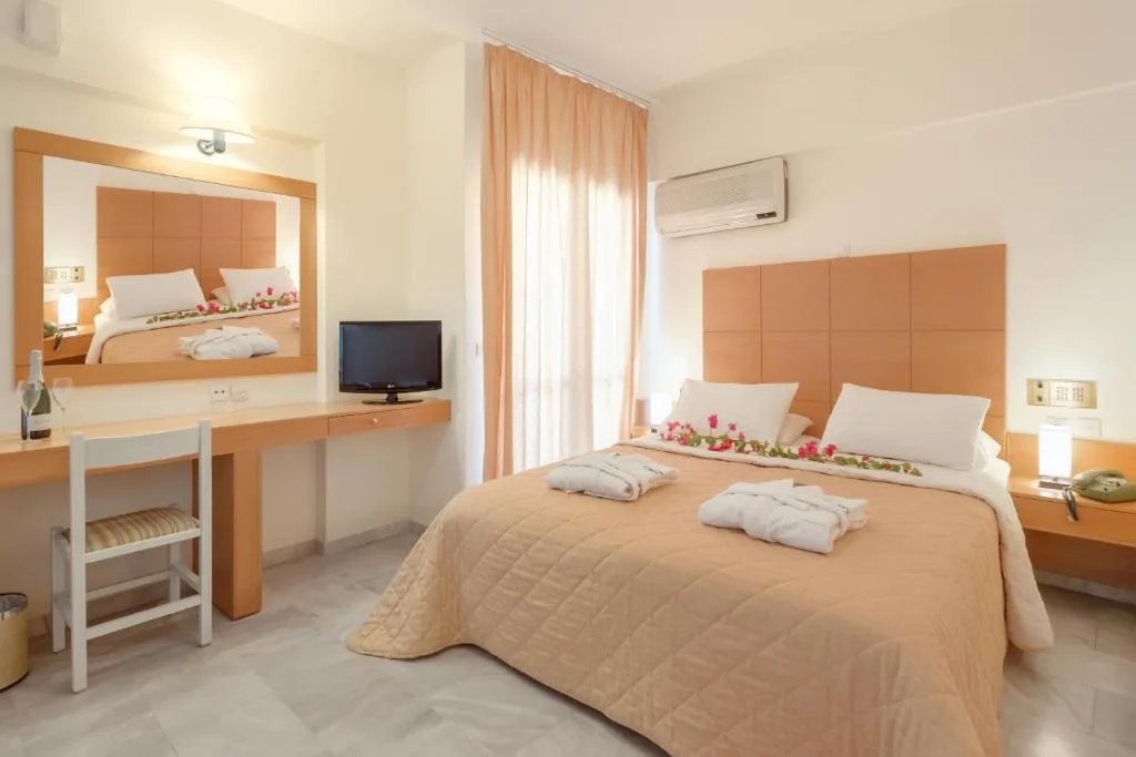 Mare Hotel Apartments: another view