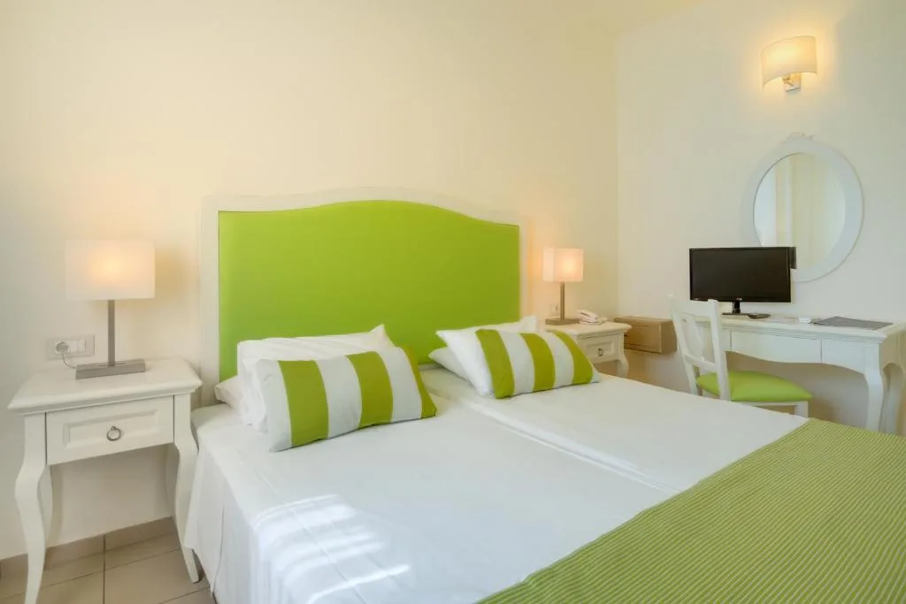 Mare Hotel Apartments: another view