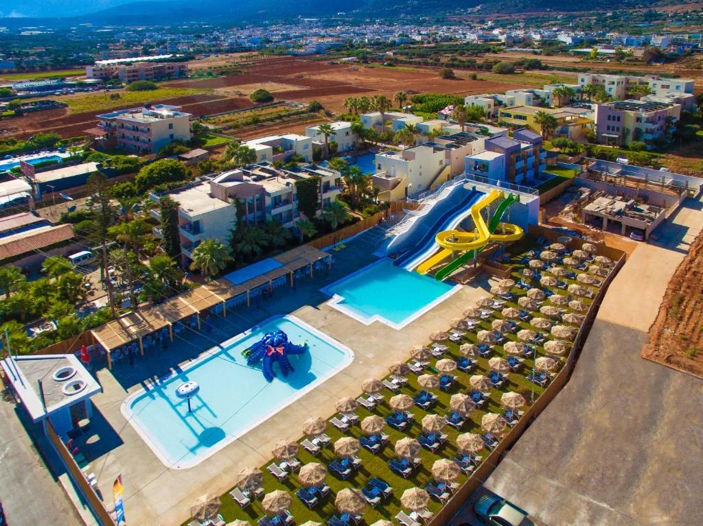 Meropi Hotel & Apartments: another view