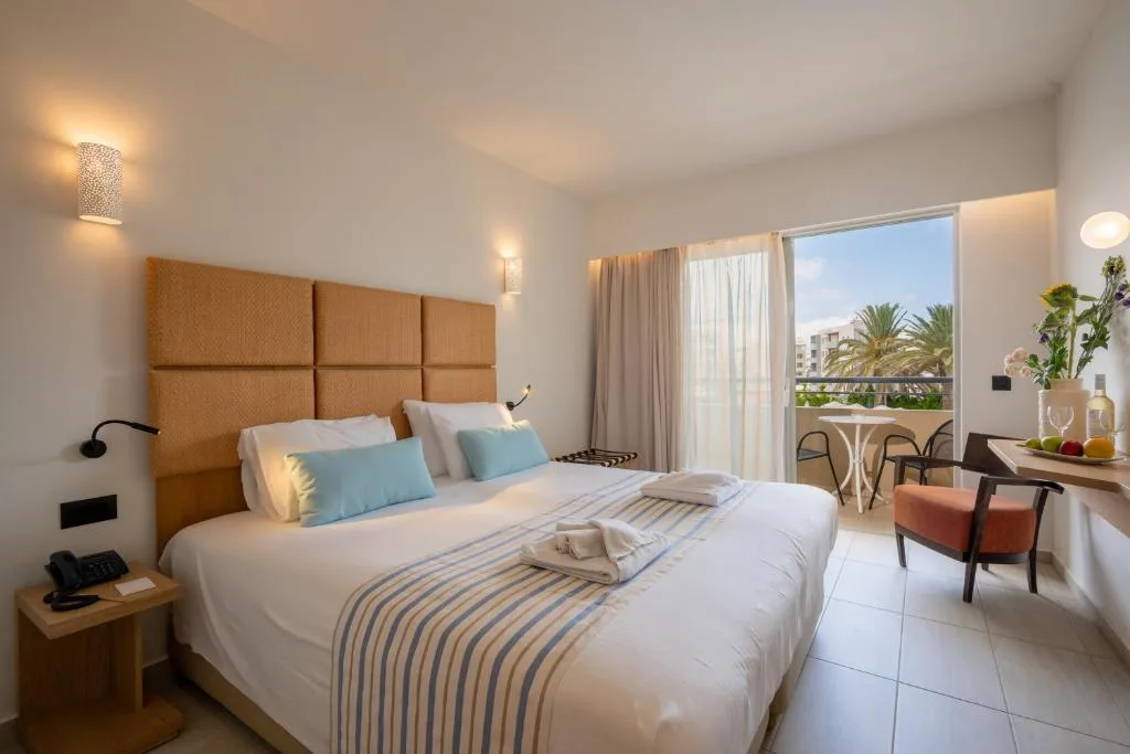 Minos Hotel: another view