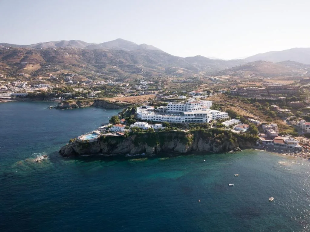 Peninsula Resort & Spa: another view