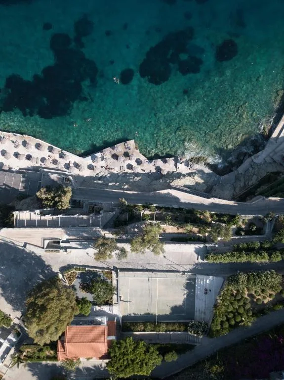 Peninsula Resort & Spa: another view