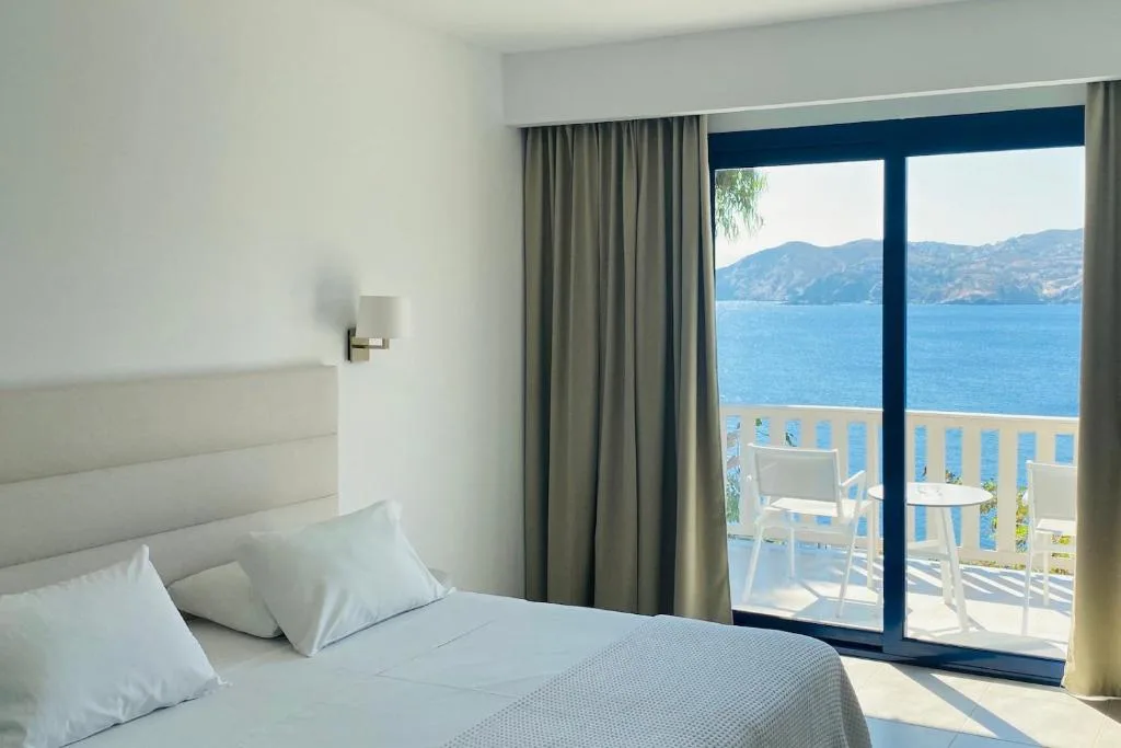 Peninsula Resort & Spa: another view