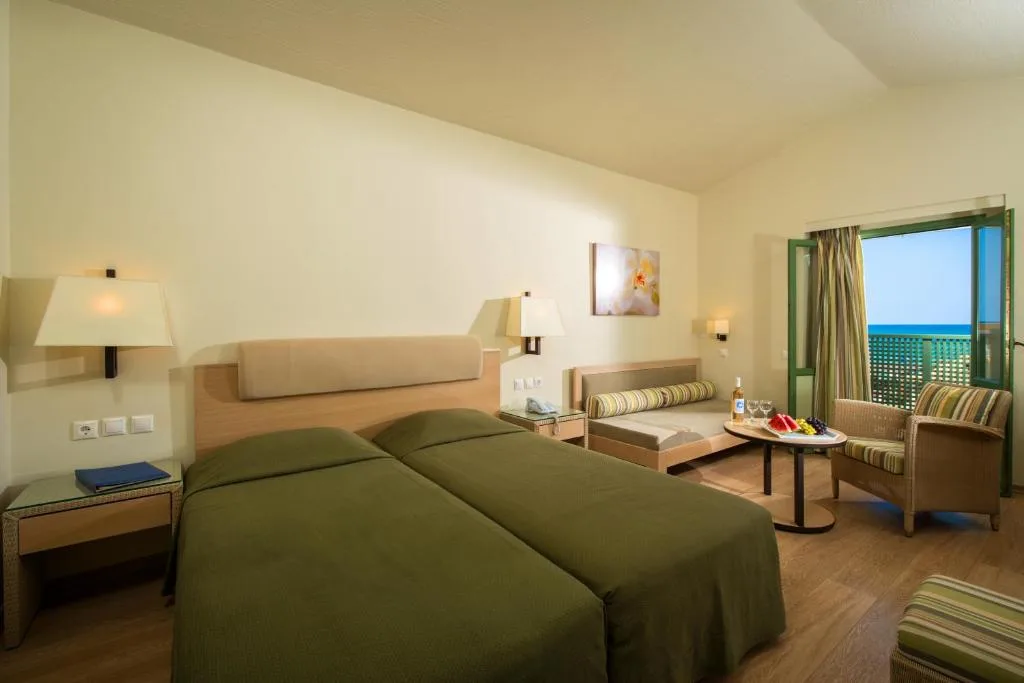 Silva Beach Hotel: another view