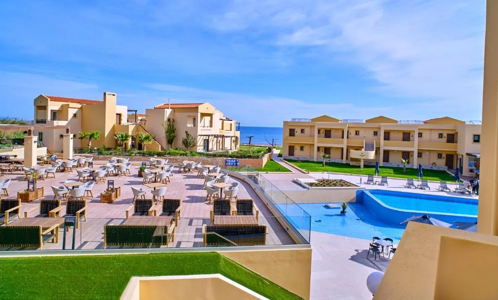 Silver Beach Hotel & Apartments: another view