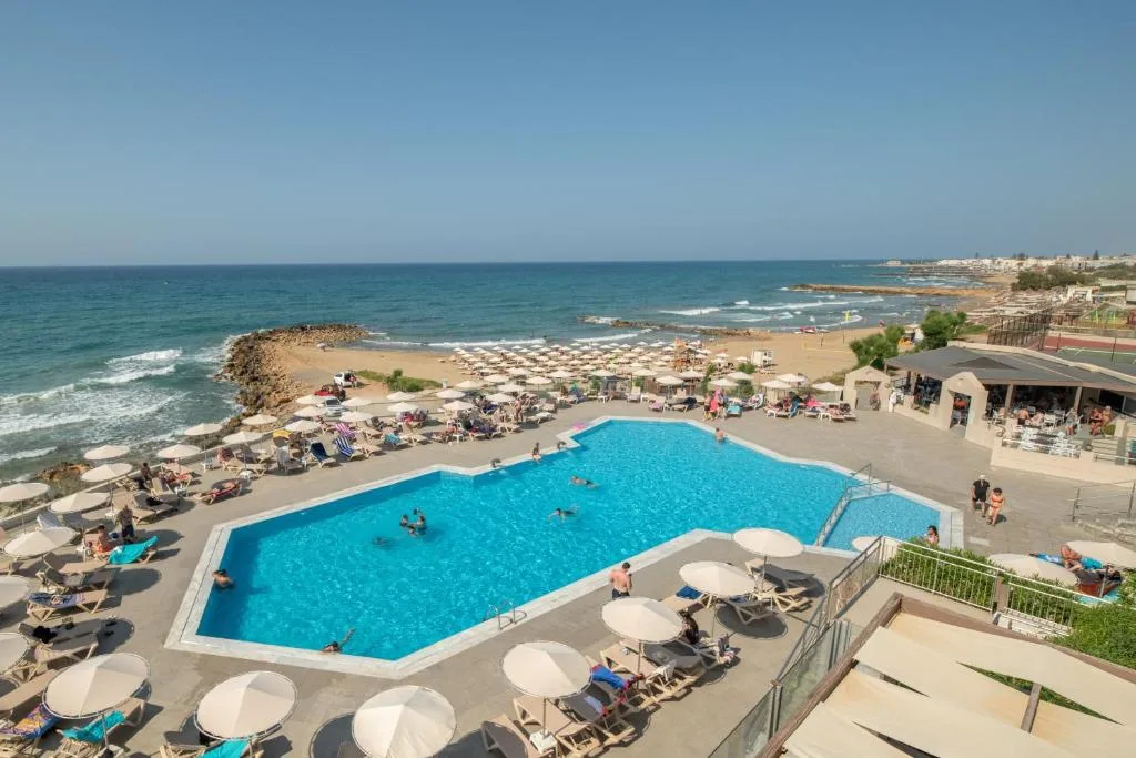 Themis Beach Hotel: another view