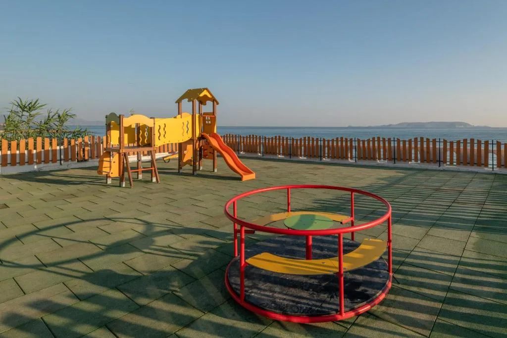 Themis Beach Hotel: another view