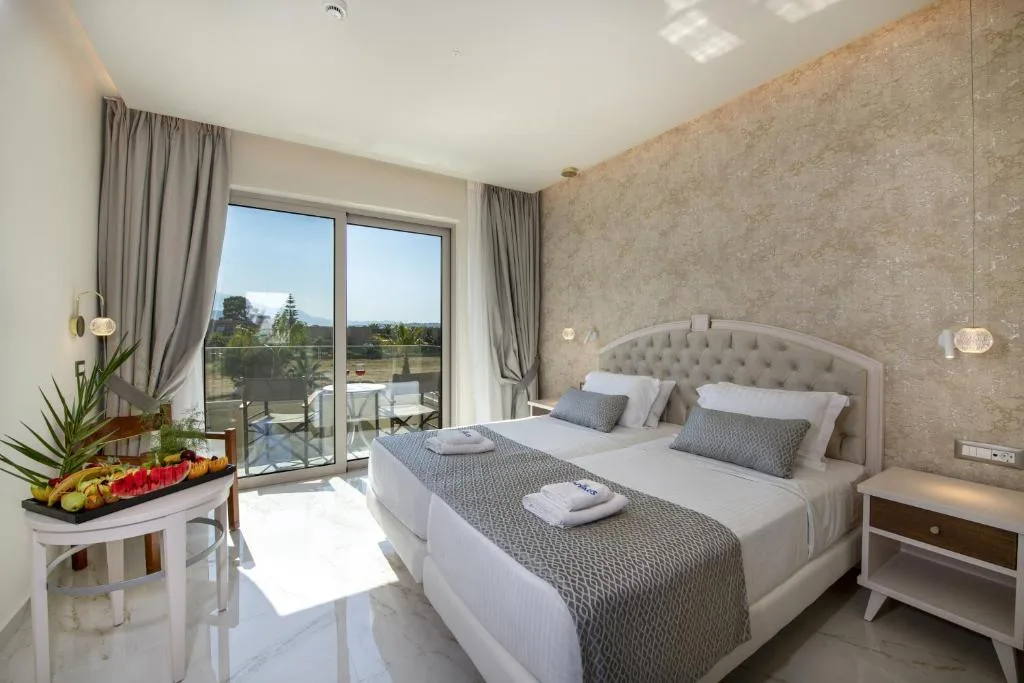 Vantaris Luxury Beach Resort: another view